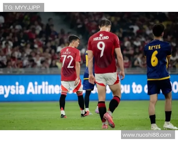 曼联与巴黎激战正酣新比分揭晓引发球迷热议