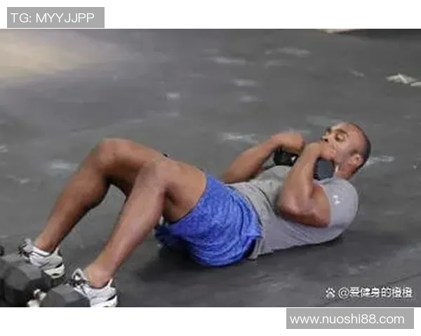 利用哑铃锻炼腹肌的有效方法与技巧分享